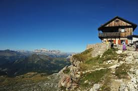 Dall'ultima forcella si scende per il 434 al rifugio. Dolomiti Cinque Torri Averau Nuvolau Falzarego Valparola Giau Croda Da Lago Lastoi De Formin Cortina D Ampezzo Rifugi Bivacchi Alpini Cai Rifugio Scoiattoli Cortina D Ampezzo Passo Falzarego Muro Di Giau Passo Di Giau