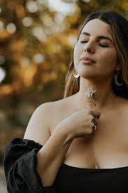 Melanie Harder's Instagram, Twitter & Facebook