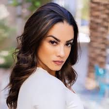 Lorraine Lindsey's Instagram, Twitter & Facebook