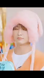 After several choices, I end up choosing one of Onew's favorite artists.  However I'm truly thankful for all your tips to help me out. 💎💙💎