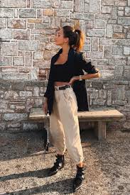 Slouchy Mom Jeans Radfahrer Rocio Osorno Fugt Ihrem C Eine Weitere Unfehlbare Zara Hinzu In 2020 Outfit Ideen Outfit Kleidung Mode