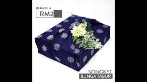 Selesai membalut bahagian penutup dan bawah kotak, lekatkan kain kapas di bahagian dalam kotak menggunakan apa saja jenis fabrik bagi mengemaskan lagi kotak. Hidden Hantaran Jinspiration Youtube