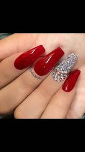 Vous trouverez dans ce thème tout ce dont vous aurez besoin pour composez une jolie table lors de votre repas de nouveauté guirlande 13 fanions joyeux noël rouge, blanc et or 12,7 x 17,8 cm x 2 m. 100 Idees De Ongles En Gel Rouge Pointu Ou Carre Ongles Ongles Rouges Ongle Gel Rouge