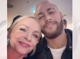 Goiania nur zu einem 1:1 (1:0) gegen. Neymar Und Prosieben Moderatorin Turteln In Paris Sie Ist Erneut Dort Stars
