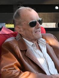 Larry Kneeland's Instagram, Twitter & Facebook