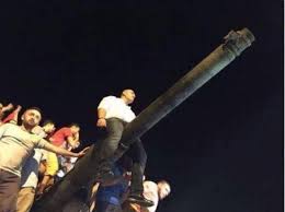 15 temmuz cuma günü saat 22.00'de başlayan darbe girişimi, halkın direnişiyle karşılaşınca 22 saat sonra sonuçsuz kaldı. 15 Temmuz Darbe Girisimi Photos Facebook