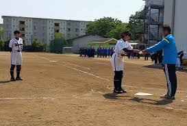 東京五輪第5日 ソフトボール決勝戦 （ 2021年7月27日 横浜スタジアム ） ＜東京五輪・ソフトボール 日本・米国＞初回1死三塁、捕手・我妻が後逸する間に本塁を狙った三塁走者をタッチアウトにする上野（手前から2人目）（撮影・小海途 良幹） èŒ…ãƒ¶å´Žã‚½ãƒ•ãƒˆãƒœãƒ¼ãƒ«å¿œæ´å›£ æ˜¨æ—¥ ä¸­å­¦å¥³å­æ˜¥å­£æ¹˜å—å¤§ä¼šæº–æ±ºå‹ æ±ºå‹æˆ¦ãŒè¡Œã‚ã‚Œã¾ã—ãŸ Facebook