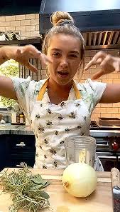 A post shared by florence pugh (@florencepugh) on apr 6, 2020 at 9:58am pdt. Florence Pugh Cooking On Her Instagram Stories