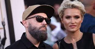 Fred durst shows off his wedding ring after secret wedding news reveal. Fred Durst And Ksenia Beryazina Dating Gossip News Photos