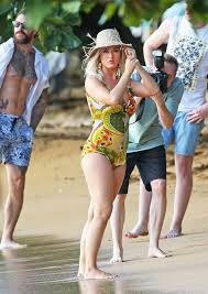 According to page six, the longtime couple has been vacationing on the island since last. Katy Perry S Purple Swimsuit In Hawaii Flaunts Post Baby Body On Beach Hollywood Life