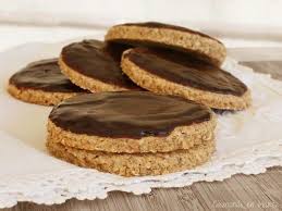 Galletas Integrales Con Salvado De Trigo Y Copos De Avena Y Ademas Cubiertas De Chocolate Galletas Integrales Recetas Dulces Dulces Y Salados