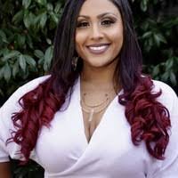 Renee Simms's Instagram, Twitter & Facebook