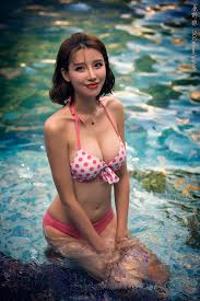 Flapper girls were the height of fashion and many women tried to emulate the party style. Yuan Yelang Women Asian Brunette Short Hair Kneeling Wet Body Cleavage Smiling Swimwear Bikini Knot Dots Water High Angle Polka Dots 1365x2048 Wallpaper Wallhaven Cc