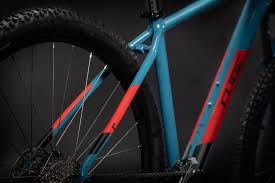 Cube opens its varied hardtail series with the almost legendary cube aim. Cube Aim Ex Blue N Red