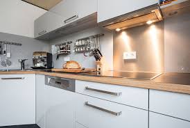 Graue Kuche Mit Hochglanz Fronten Kuche Kuchenplanung Planen Einbaukuche Kucheninspiration Inspiration Ideen Moderne Kuche Einbaukuche Wohnkuche