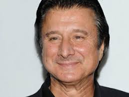 Tony Iommi está mezclando un posible directo de BLACK SABBATH. Steve Perry  prepara disco en solitario. Nuevo tema de TANKARD. Clip con letras de  PYRAMAZE. Winterstorm.