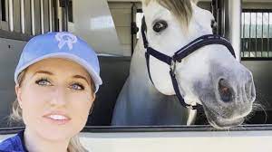Britt geertruida dekker (born at purmerend on 24 february 1992) is a dutch tv host, presenter, actor, media personality and equestrian. Britt Dekker In De Clinch Met Fiscus Over Talpa Paard George Van 400 000 Euro