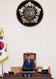 소병훈(蘇秉勳, 1954년 6월 3일 ~ , 전북 군산시)은 대한민국의 정치인, 출판인이다. ì„œìš¸ì‹œì˜íšŒ ì‹ ì›ì²  ì˜ìž¥ ì†Œë³'í›ˆ êµ­íšŒì˜ì› ì§€ë°©ì˜íšŒ ì‹œë¯¼ì²­ì›ì œë„ ëœ¯ì–´ê³ ì¹œë‹¤ ì•„ì‹œì•„ê²½ì œ