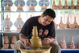 Keb) merujuk kepada jenis sekolah awam milik kerajaan di malaysia.sekolah jenis ini dihadiri pelajar dari tingkatan satu hingga enam, sesetengahnya memiliki tingkat peralihan. Gallery Labu Sayong Craft Picture Of Sayong Resort Kuala Kangsar Tripadvisor