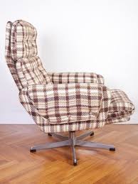 Für einige stunden den ganz normalen alltag vergessen und mit frohsinn, spaß und freude in den reihen der. Mid Century Swivel Armchair By Gerald Neusser For Interier Praha 1970s For Sale At Pamono