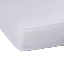 Pour le matelas, la mise en place de la housse est facilitée grâce à une fermeture à glissière sur trois côtés. Protege Matelas Blanc Antiacarien Aere En Polycoton 180x200cm Tex Home Le Protege Matelas A Prix Carrefour