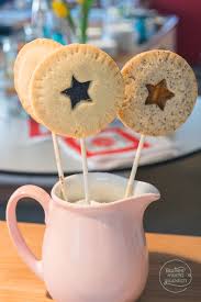 5.die stiele in candy melts tauchen, in die pake pops stecken und. Pie Pops Kostliche Kleine Kuchen Am Stiel Backen Macht Glucklich