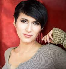 Feliz cumpleaños número 38 a Cristina Vee Valenzuela! Ella es la voz en  inglés de Mio Akiyama. : r/k_on