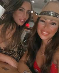 We're so lucky love notes 💚🍀 At Salon Skye, we are incredibly grateful  for the BEST leaders, Heather & Traci. ❤️ Heather's wisdom and warmth makes  her so easy to talk to.