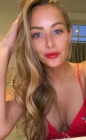 Jessica Batten's Instagram, Twitter & Facebook