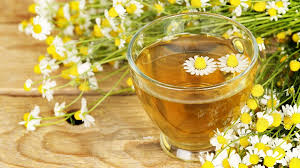 Teh chamomile mengandungi banyak kandungan vitamin dan mineral termasuklah potassium, magnesium, kalsium, sodium, thiamin, riboflavin di samping itu, meminum secawan teh chamomile panas juga mampu membantu anda mudah tidur dengan bangun dalam keadaan lebih segar. 6 Pilihan Teh Chamomile Yang Bantu Tubuh Dan Pikiran Lebih Rileks