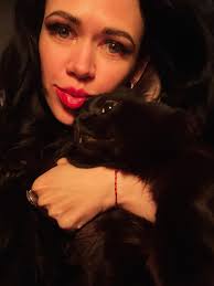 Donna Roza's Instagram, Twitter & Facebook