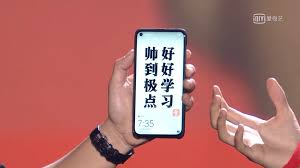 Huawei Nova 4 mit Loch im Display für ...