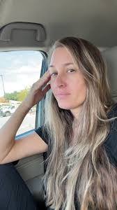 Michelle Reavis's Instagram, Twitter & Facebook