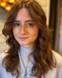 Elizabeth Madore's Instagram, Twitter & Facebook