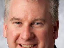 Yarmouth administrator to exit role in January