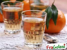 Come una che ha inghiottito il cd con tutte le canzoni incise e poi te le ricanta con un labiale perfetto. Ricetta Mandarinetto Ricette Di Fragolosi