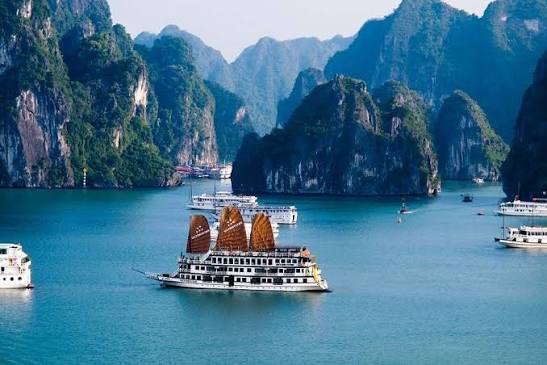 Chơi gì ở Hạ Long? Khám phá các điểm du lịch ở Vịnh thiên đường