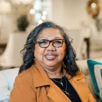 Lori Heisler's Instagram, Twitter & Facebook