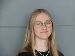 Abitur 2024 in Friesoythe: Die NWZ stellt die Abiturientia des  Albertus-Magnus-Gymnasium vor