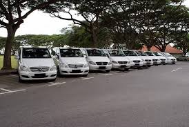 7 Seater Maxi Cab Taxi Mercedes Benz Is The Reliable And Affordable Big Taxi In Singapore It Provides Comfort And Safety When Tr Mini Bus Singapore Travel Cab