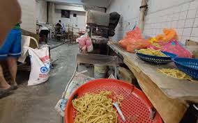 Penggantian ganti rugi meliputi pemberian biaya perbaikan rumah di sekitar area kilang balongan. Dbkl Tutup Kilang Mi Kotor Di Segambut Free Malaysia Today Fmt