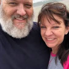 Looking for a florist for an elopement in November 2025. Our budget is  ~$700. We need 1 bouquet, 1 boutonnière, and 1-2 centerpieces. TIA!!