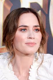 Emily Blunt Perú added a new photo.