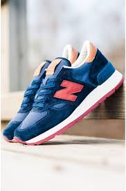 Pour l'ensemble de la collection les matières naturelles sont à l'honneur avec le coton, le lin, la soie et la viscose. New Balance Printemps Ete 2015 L Appel Des Vacances Run Baby Run
