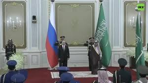 Оркестр саудовской аравии играет гимн рф watch online
