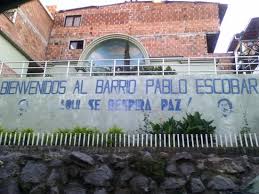 Medellín, su ciudad, la procedencia misma de su cártel, se transformó en punto turístico selecto, en. Welcome To Barrio Pablo Escobar Foto Medellin City Services Tripadvisor