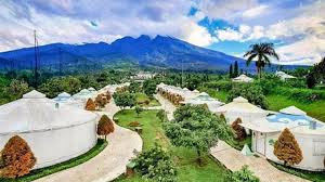 Nggak perlu khawatir akan bosan, karena saat ini sudah banyak sekali tempat wisata di bogor yang bisa kamu kunjungi bersama teman atau keluarga tanpa harus mengeluarkan biaya yang terlalu banyak. 15 Rekomendasi Tempat Camping Terbaik Di Bogor Yang Lagi Hits