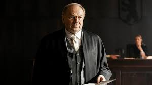 Als nadler den sicherheitsmann georg kelz (franz hartwig) kennenlernt, sagt ihm seine. Ferdinand Von Schirach Feinde Das Gestandnis Film Im Rbb Rbb