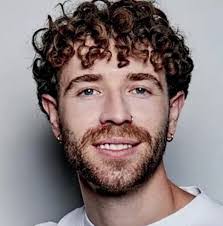 Aaron Ottley's Instagram, Twitter & Facebook