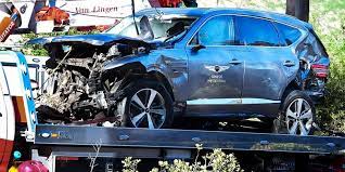 Kronologi Kecelakaan Tiger Woods Mobil Terguling Beberapa Kali Bumper Hancur Halaman All Kompas Com